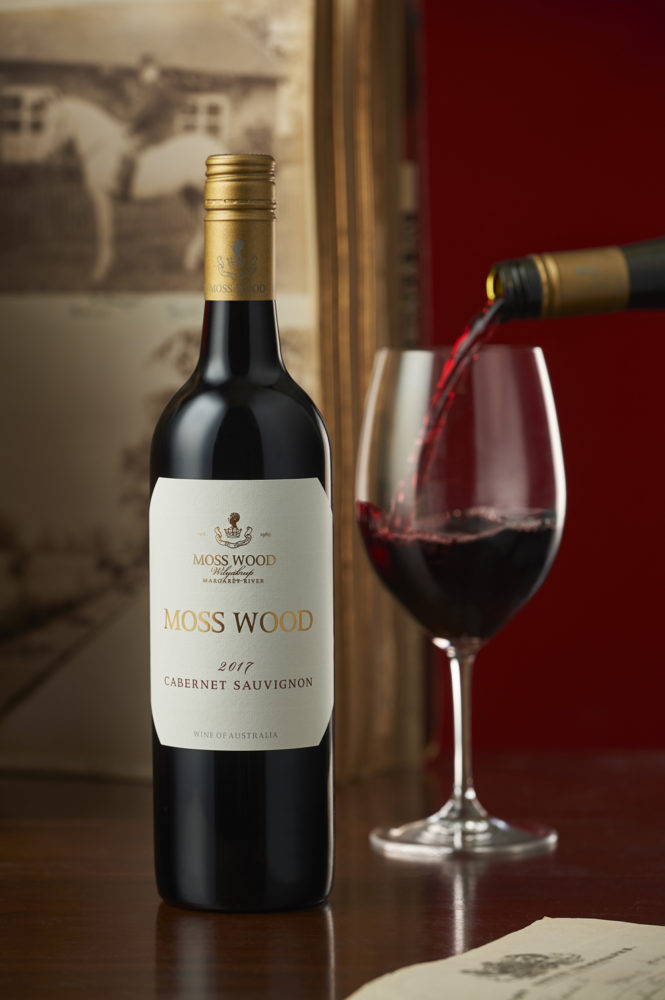 13_20191119_MOSS WOOD_Creatives 750ml 2017 Cab sav pouring V